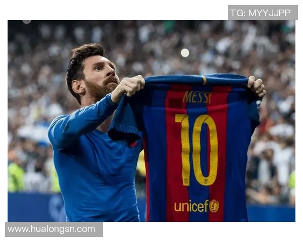 足球明星风采对比展现不同阶段的魅力与成就